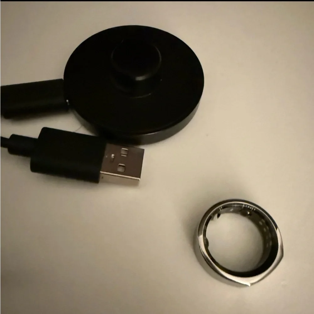 Oura Black Charging Ring